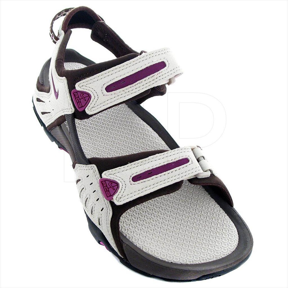 RARE Nike womens Santiam 4 Snadals Size 9 White